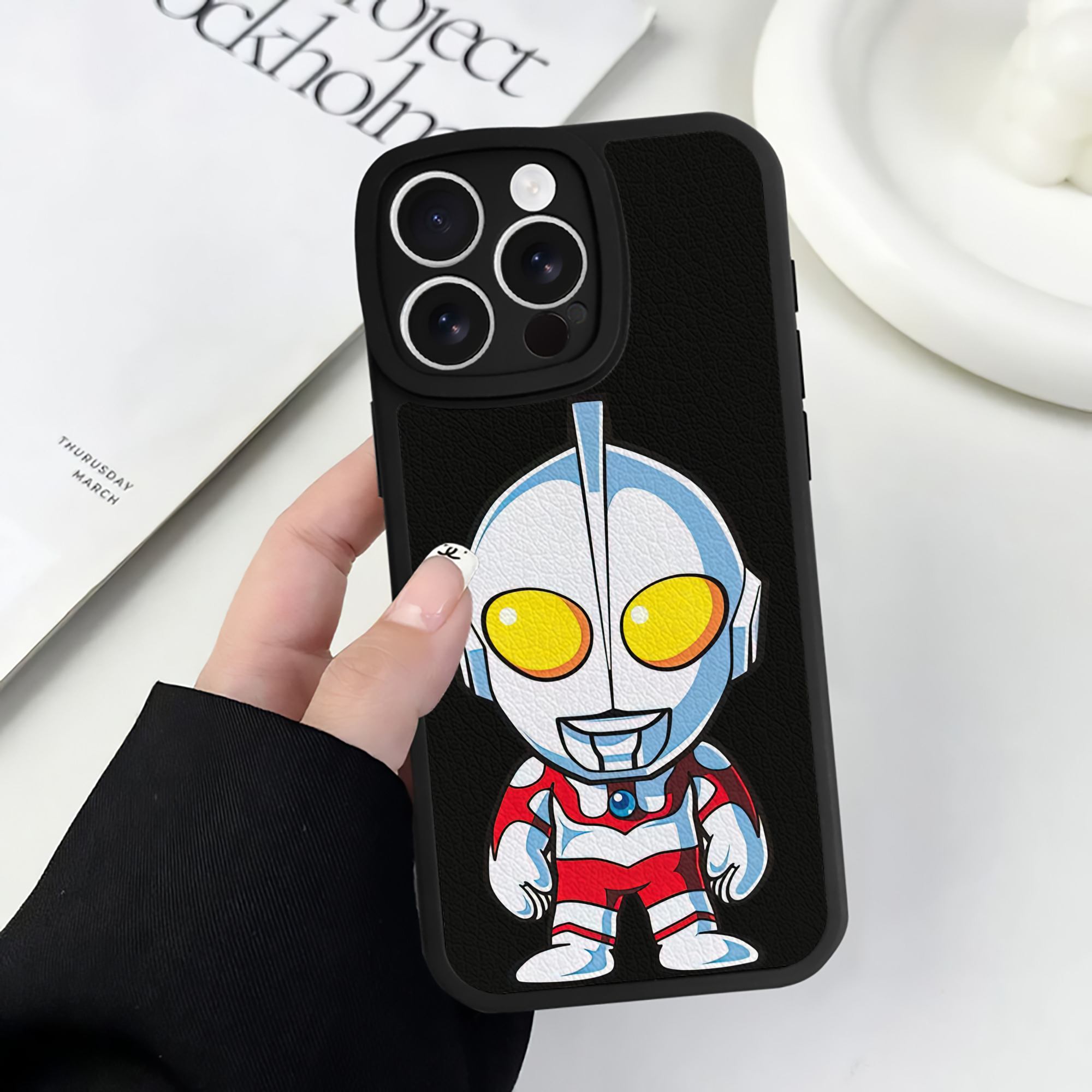（画像用） ウルトラマン Ultraman 【iPhone 16シリーズ対応】シリコンスマホケース（レザー調） 材質：シリコン